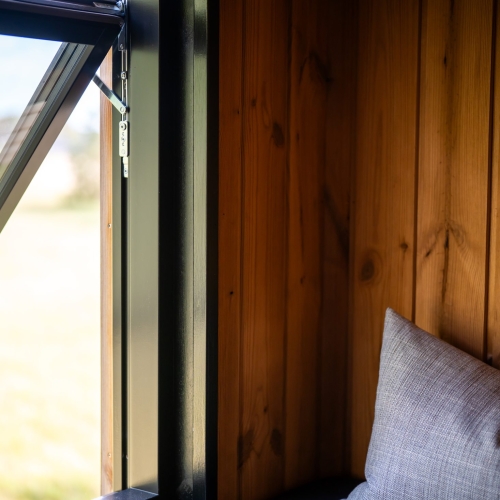 Anneks til sommerhus med indbydende interiør