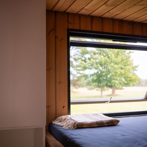 Lille sommerhus med funktionelt soveområde