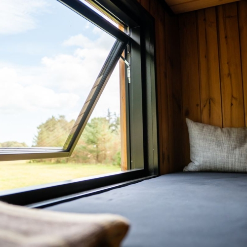 Lille færdigbygget sommerhus med overnatningsmulighed