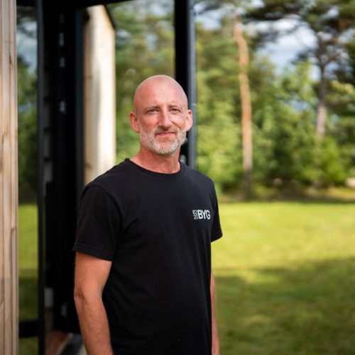 Lille færdigbygget sommerhus med 8220 Byg