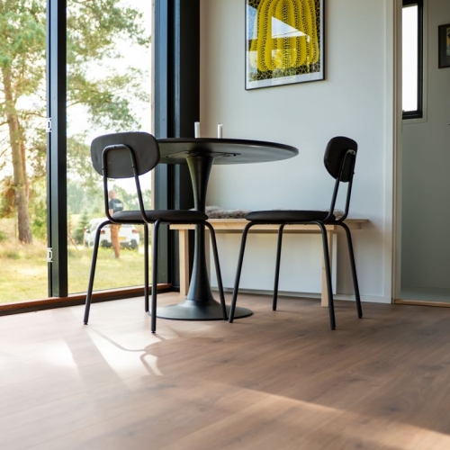 Tiny house sommerhus med hyggeligt opholdsrum