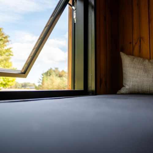 Soveværelse i moderne Tiny House sommerhus