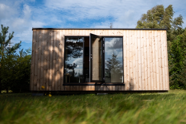 [ ] Anneks med fine detaljer omkring vinduerne