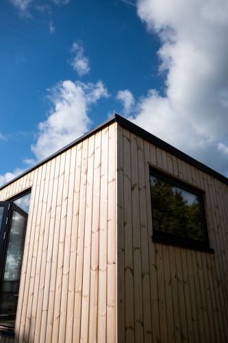 [ ] Færdigbygget sommerhus med naturlig træbeklædning