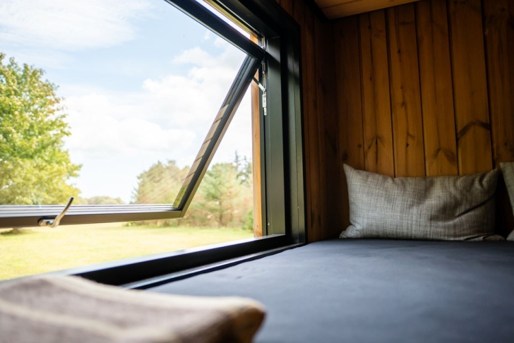 Lille færdigbygget sommerhus med overnatningsmulighed
