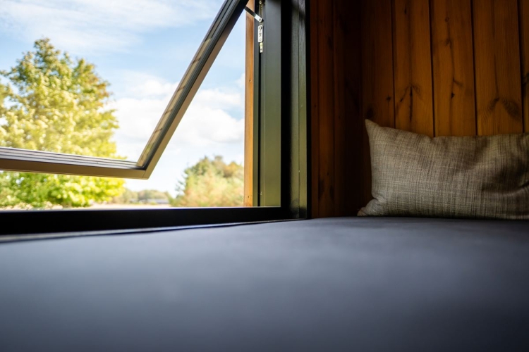 Soveværelse i moderne Tiny House sommerhus